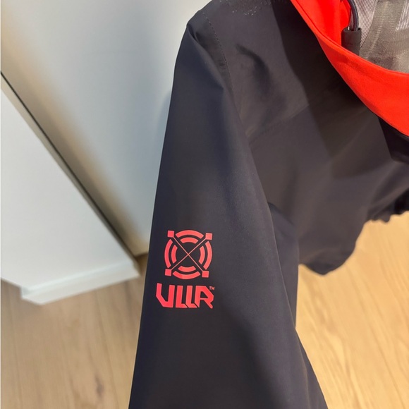 Helly Hansen women’s shell jacket, size medium, like-new, hardly worn - Picture 3 of 4